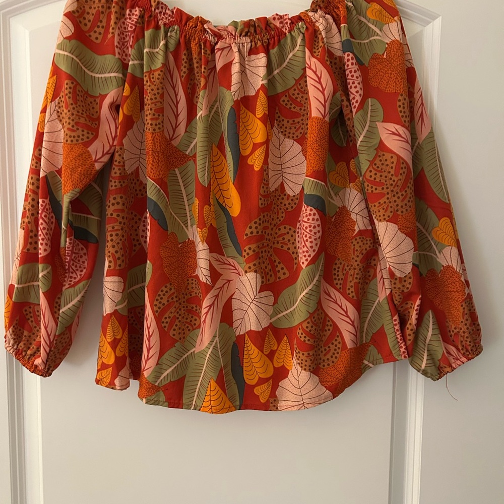 TROPICAL OFF-THE-SHOULDER TOP